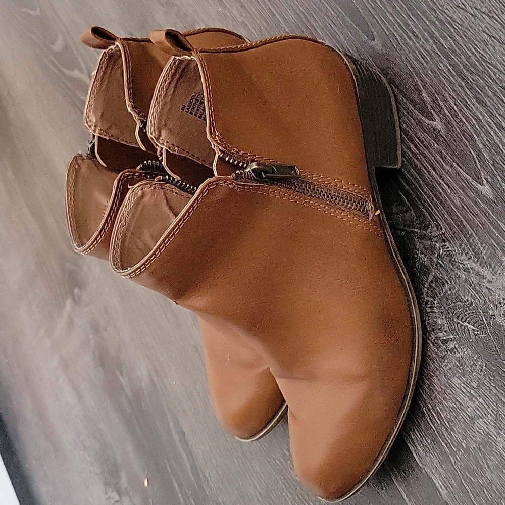 Women's Nine West bootie size 8